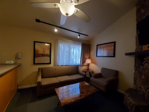 GetAways at Snow Lake Lodge - image 6