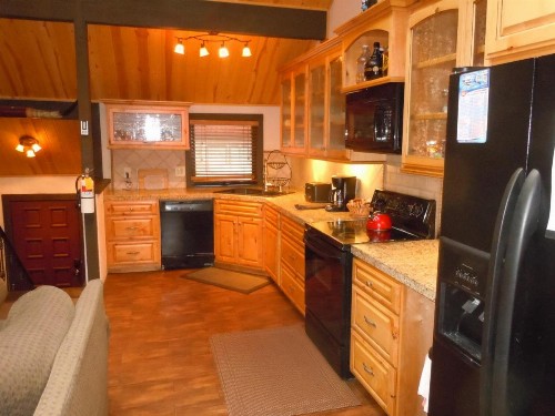 Three-Bedroom Premier Unit #23 by Escape for All Seasons Bus Lic #23546 - image 4