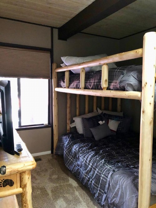 Three-Bedroom Premier Unit #23 by Escape for All Seasons Bus Lic #23546 - image 9