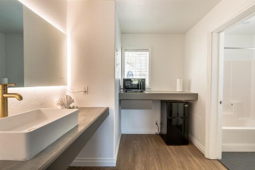Lindberg Suites - image 15