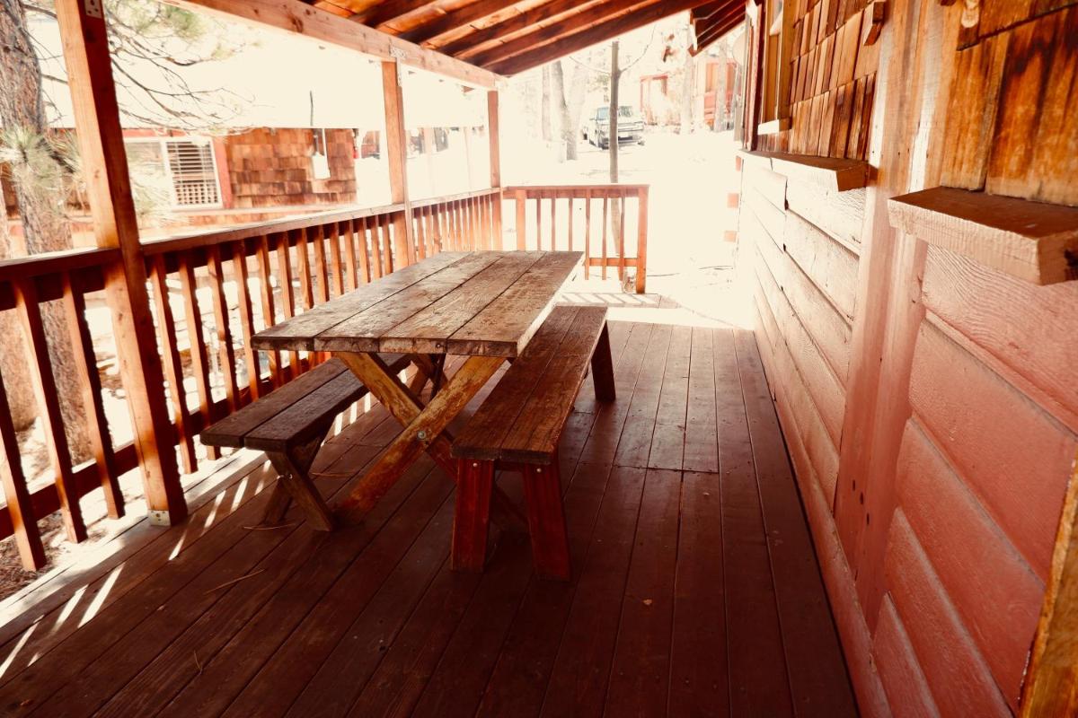 Oak Knoll Lodge - image 2