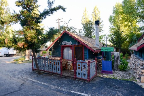 Castle Wood Theme Cottages- COUPLES ONLY - image 12