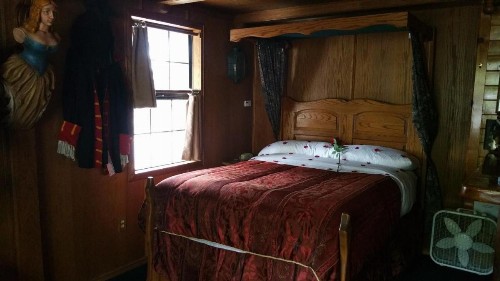 Castle Wood Theme Cottages- COUPLES ONLY - image 42