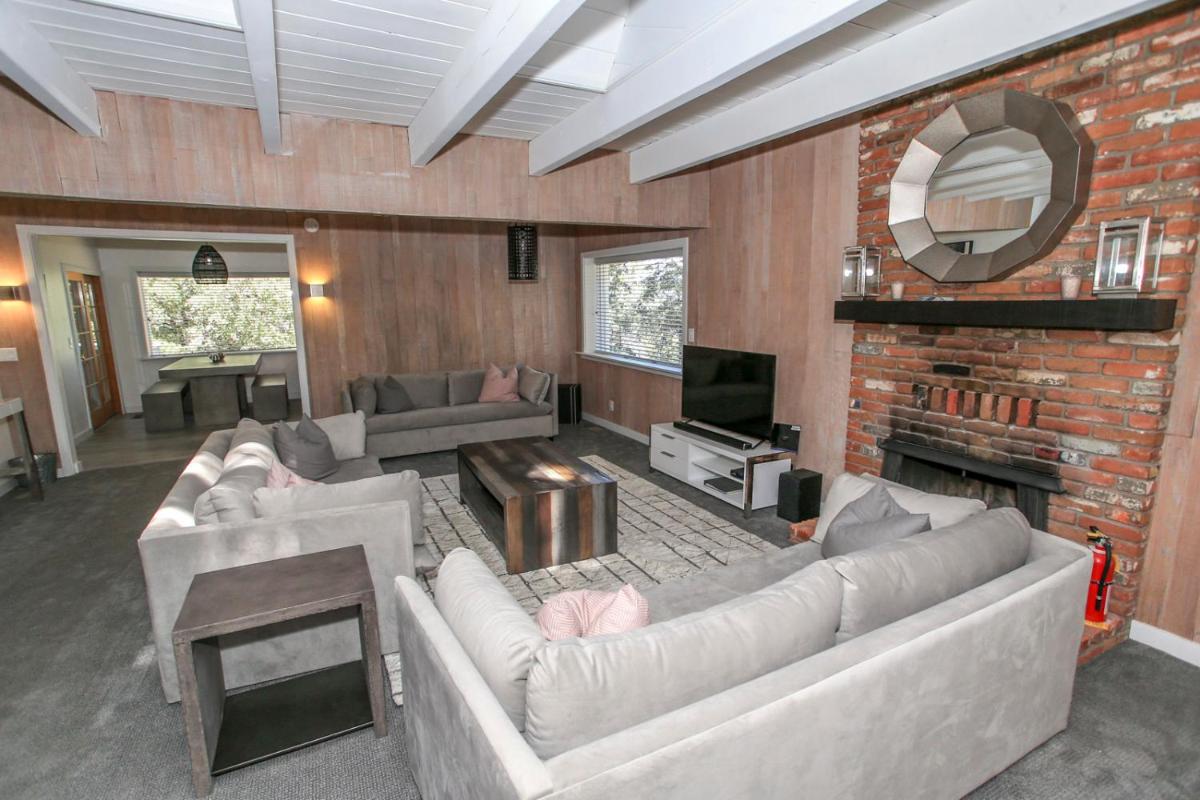 Scandinavian Dream Chalet Home - image 3