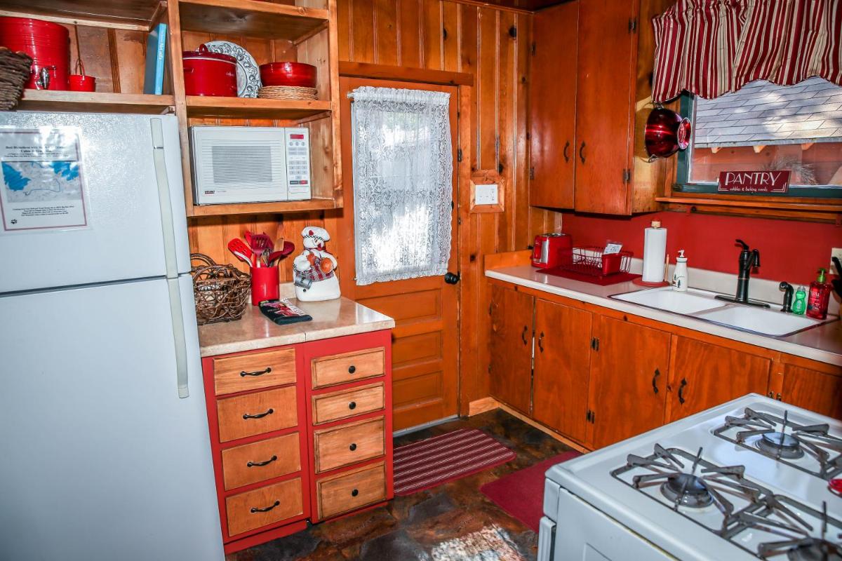 Cinnamon Bear Cabin - image 7
