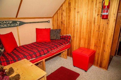 Cinnamon Bear Cabin - image 9