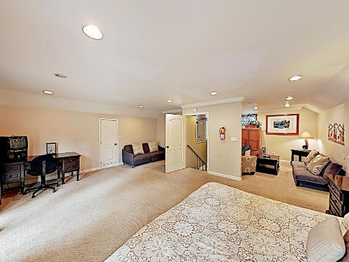 279 Eureka Drive Home - image 7