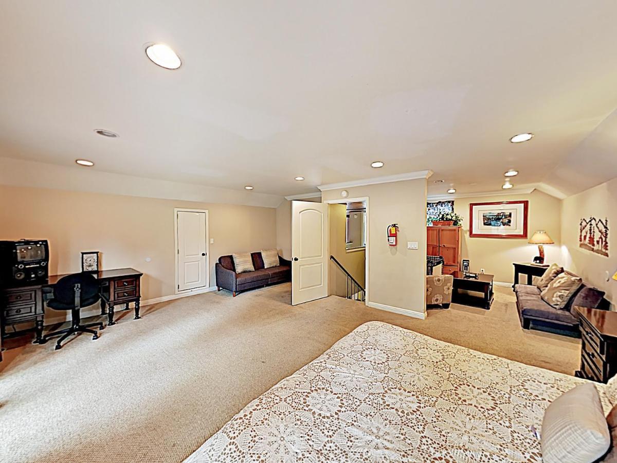 279 Eureka Drive Home - image 7