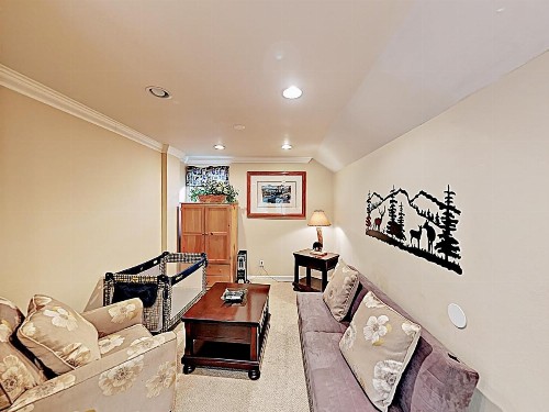 279 Eureka Drive Home - image 8