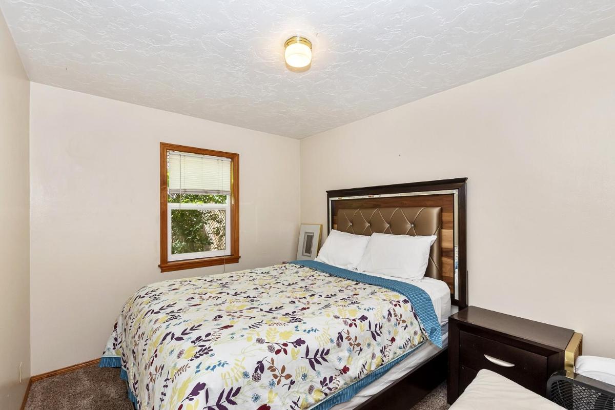 Parkside Cottage - image 3