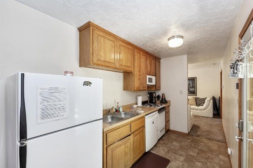 Parkside Cottage - image 9