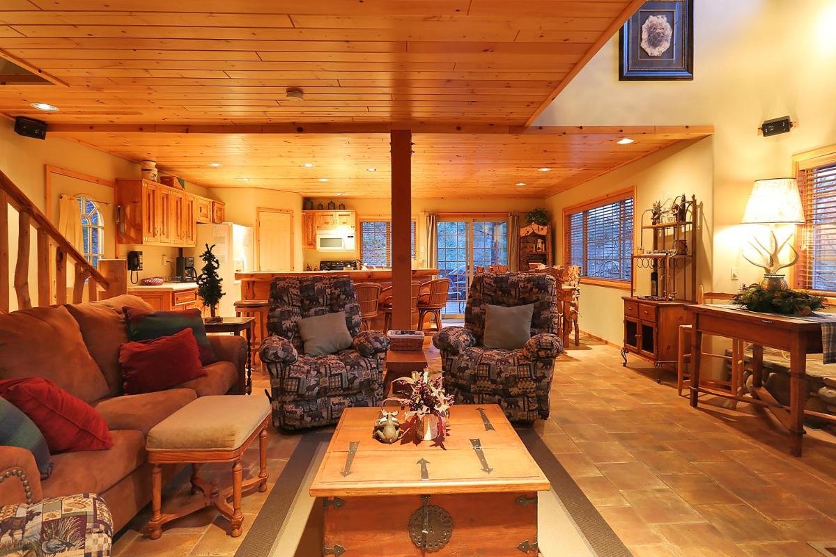 Summit Ski-Inn Ski-Out - image 6