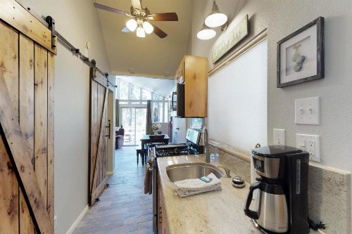 Castle Rock Cabin - image 4