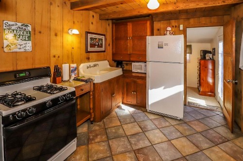 Cozy Vintage Cabin - image 10