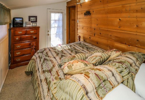 Cozy Vintage Cabin - image 12