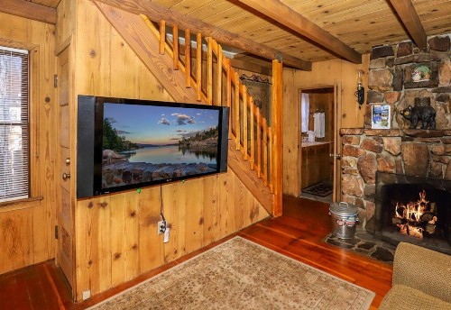 Cozy Vintage Cabin - image 9