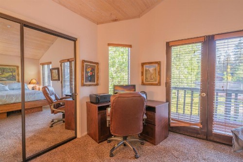 Lakefront Viking Oasis - image 2