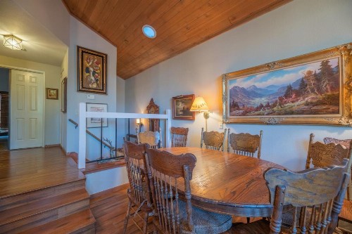 Lakefront Viking Oasis - image 3