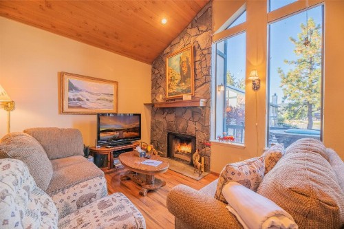 Lakefront Viking Oasis - image 6