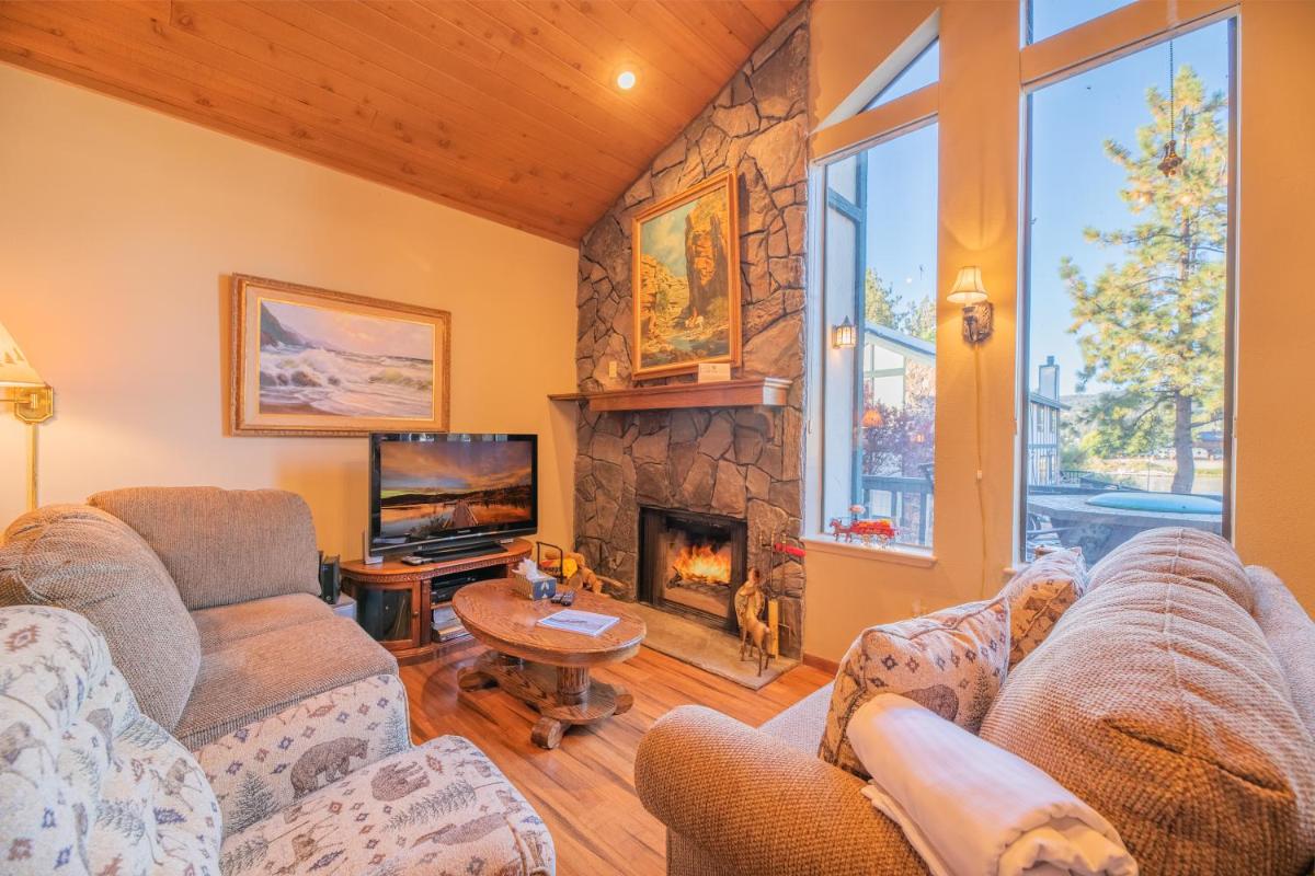 Lakefront Viking Oasis - image 6