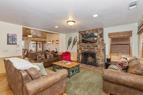 Boulder Bay Cabin - image 2