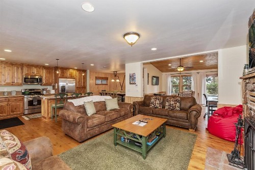 Boulder Bay Cabin - image 3