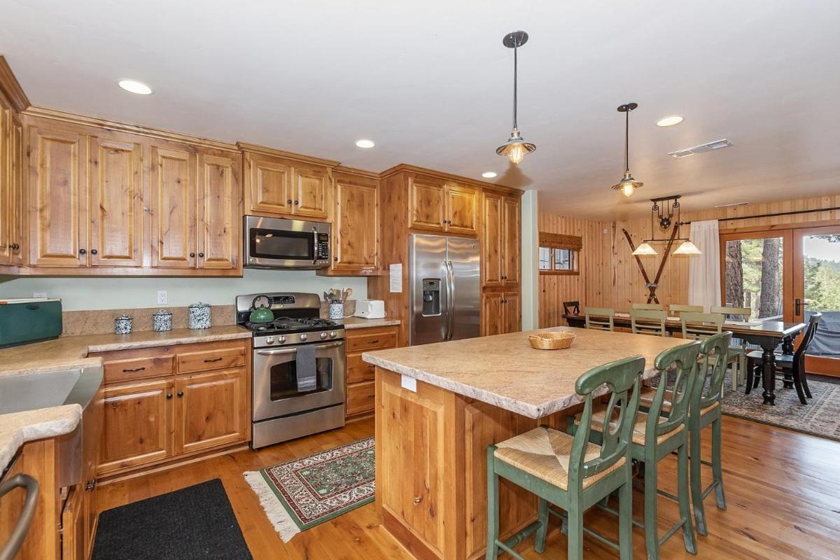 Boulder Bay Cabin - image 5