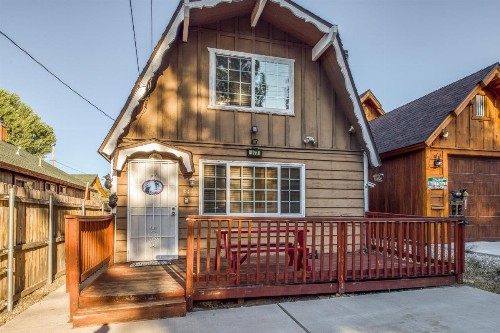 Cozy Cabin on Elm