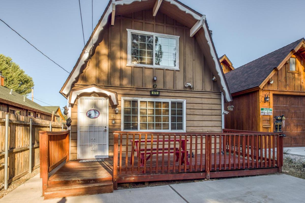 Cozy Cabin on Elm - main image