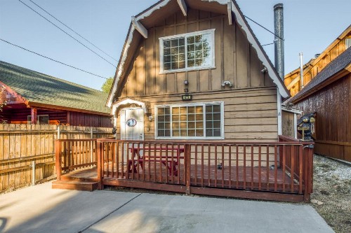 Cozy Cabin on Elm - image 2