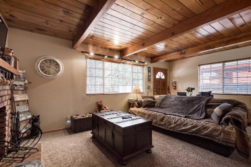 Cozy Cabin on Elm - image 4