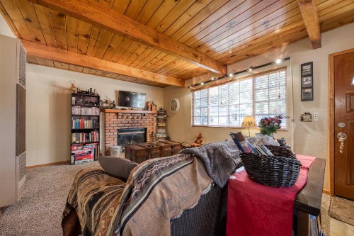 Cozy Cabin on Elm - image 6