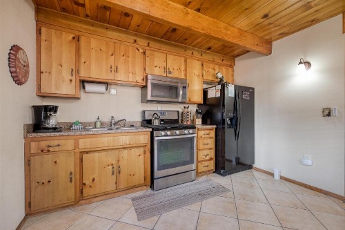Cozy Cabin on Elm - image 7