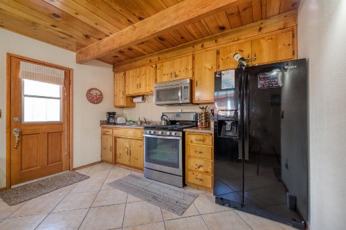 Cozy Cabin on Elm - image 8