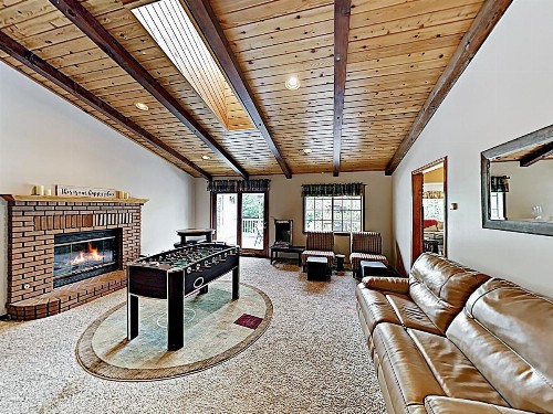 Custom Retreat With Hot Tub & Garage Home