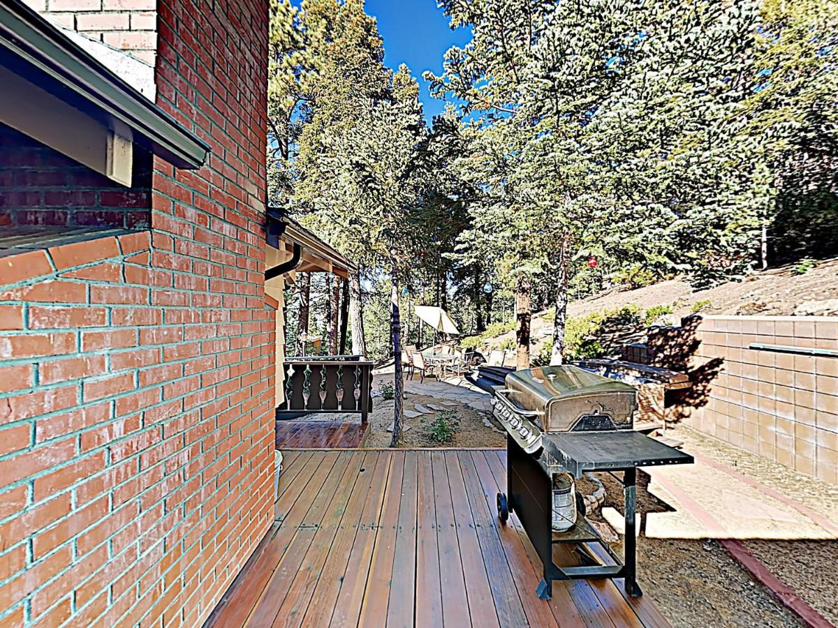New Listing! All-Suite Forest Retreat With Hot Tub Home - image 4