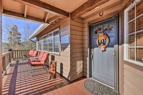 Luxe Castle Glen Home- Hot Tub 2 Decks Game Room - image 9