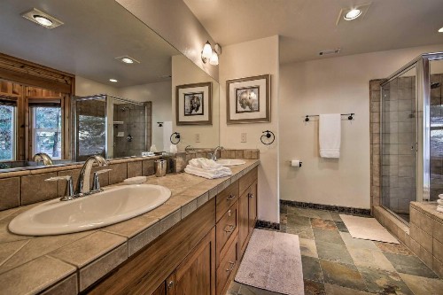 Luxe Castle Glen Home- Hot Tub 2 Decks Game Room - image 6