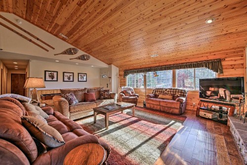 Luxe Castle Glen Home- Hot Tub 2 Decks Game Room - image 7