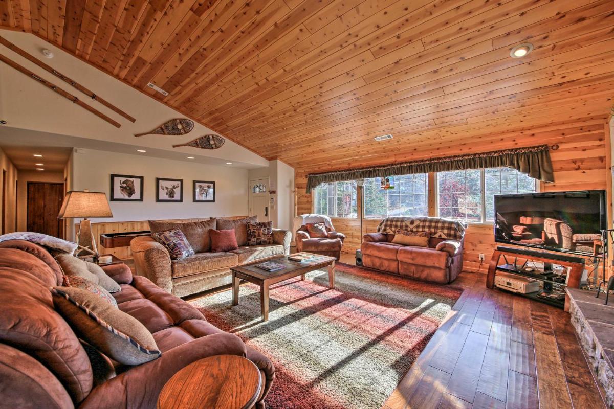 Luxe Castle Glen Home- Hot Tub 2 Decks Game Room - image 7