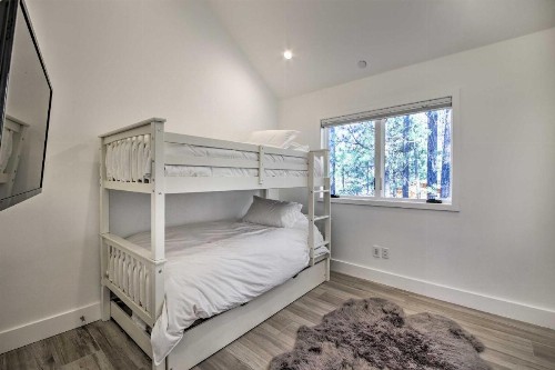 Modern Luxe Ski Home Less Than halfMi to Lake 2Mi to Skiing - image 10