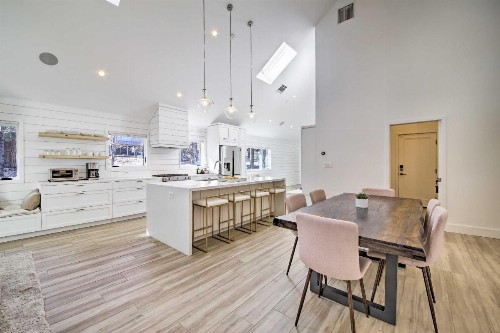 Modern Luxe Ski Home Less Than halfMi to Lake 2Mi to Skiing - image 11