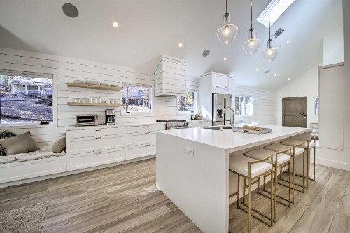 Modern Luxe Ski Home Less Than halfMi to Lake 2Mi to Skiing - image 2