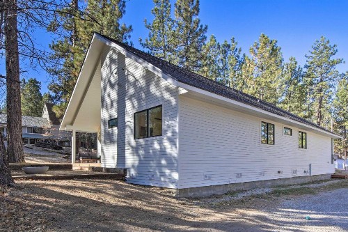 Modern Luxe Ski Home Less Than halfMi to Lake 2Mi to Skiing - image 3