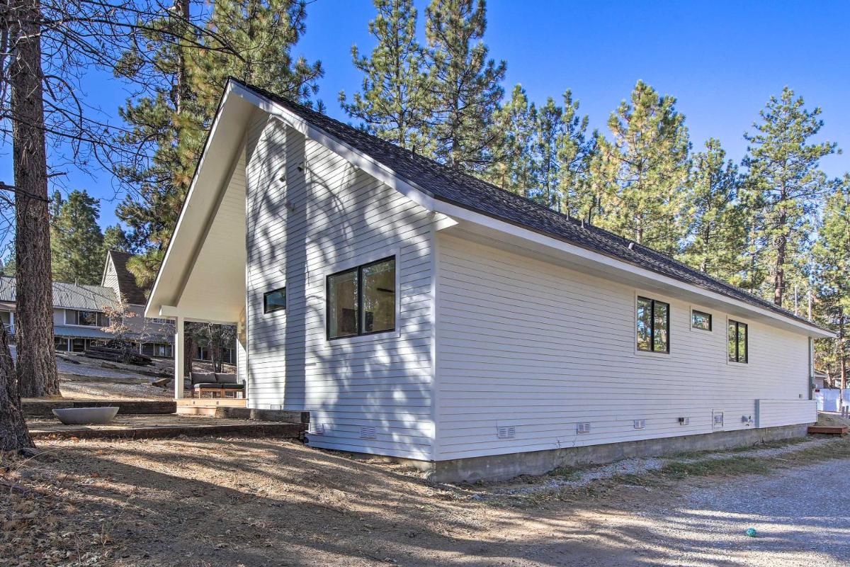Modern Luxe Ski Home Less Than halfMi to Lake 2Mi to Skiing - image 3
