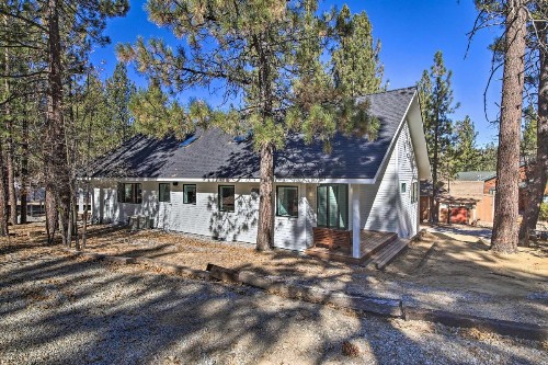 Modern Luxe Ski Home Less Than halfMi to Lake 2Mi to Skiing - image 6