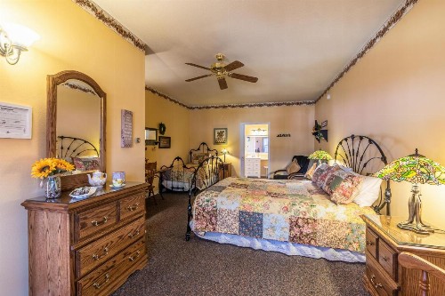 Apples Bed and Breakfast Inn - image 13