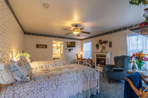 Apples Bed and Breakfast Inn - image 49