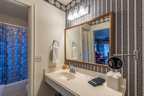 Apples Bed and Breakfast Inn - image 5