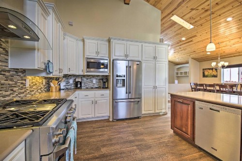 Spacious Big Bear Oasis with Game Room and Lake Access - image 2
